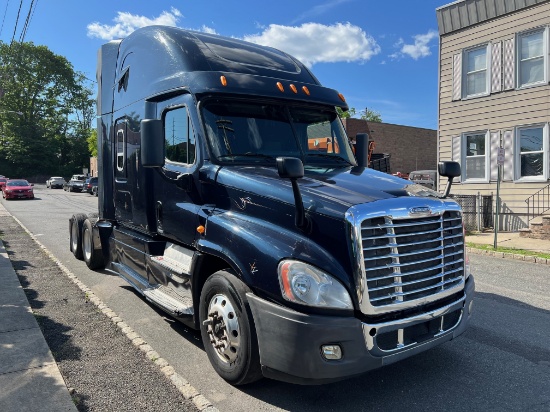 Freightliner Tractor Trailer